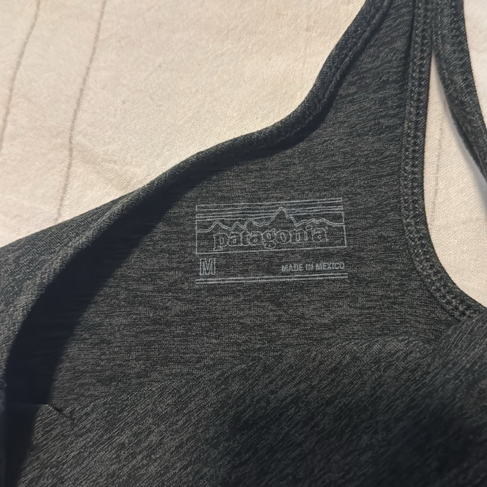 Patagonia, M cross back tank top - Picture 2 of 3